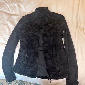 Brand: lulu lemon size: 6 color:black camo